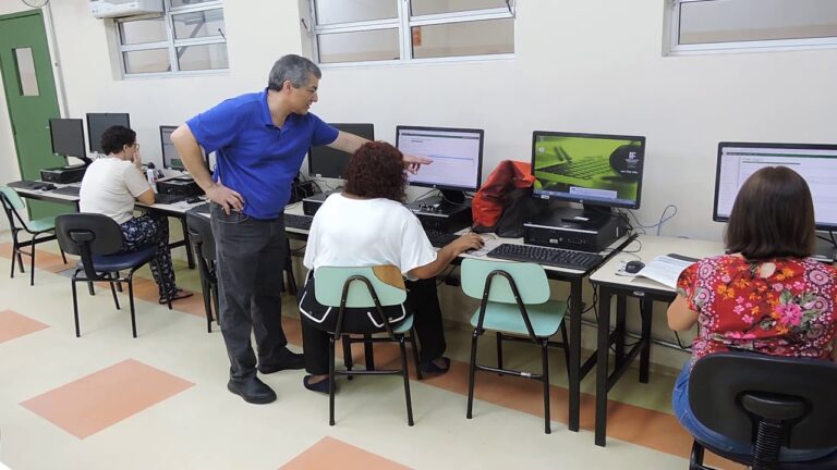 Moodle em São Gonçalo: Transformando a Educação a Distância